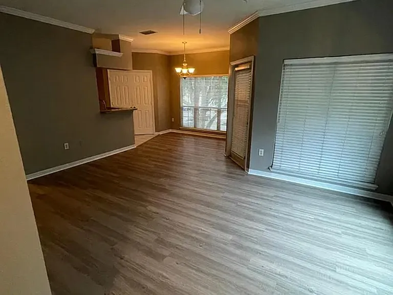 7800 Point Meadows Dr — Photo 2