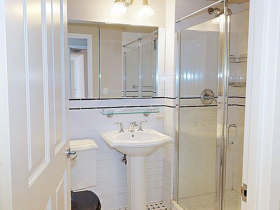 5th image of 300 W 135th St APT 4J