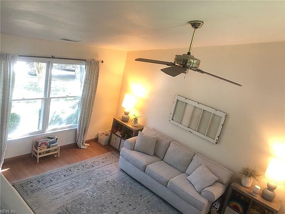 4th image of 4945 Bradpointe Ln