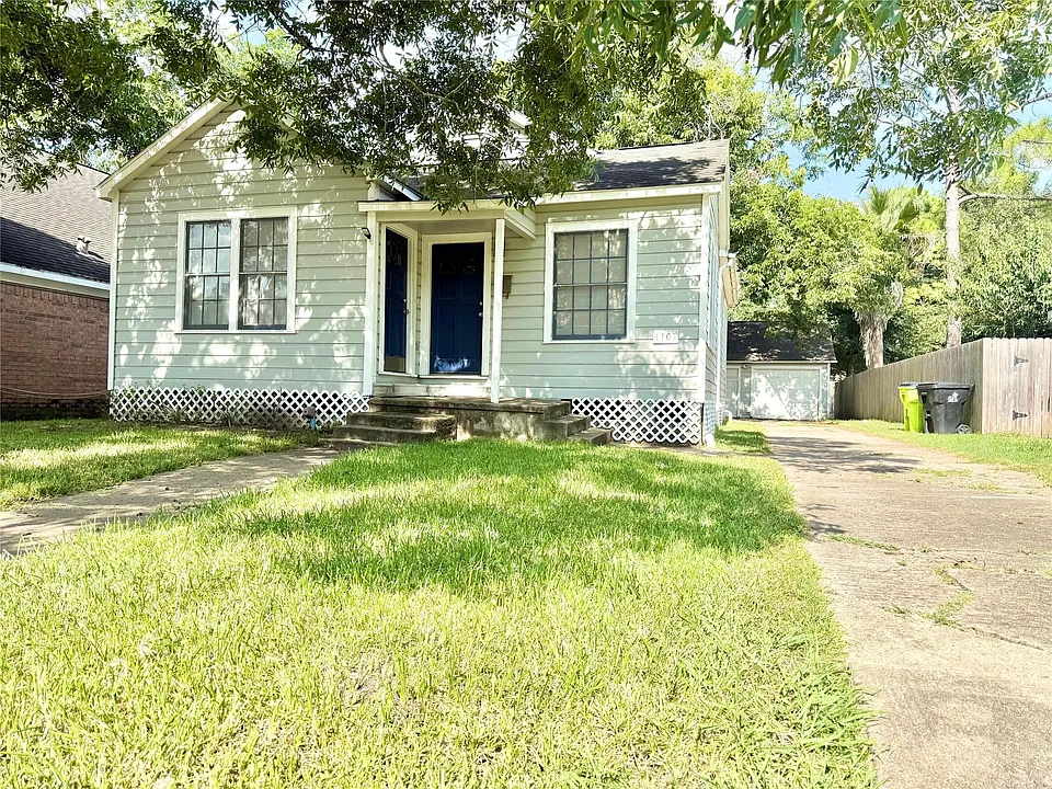 1103 Austin St