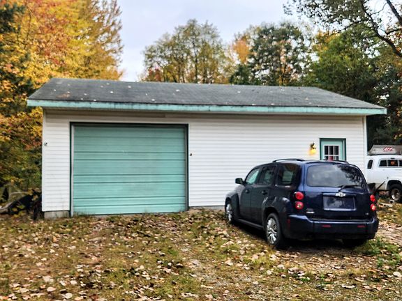 3rd image of 13031 Apple Dr