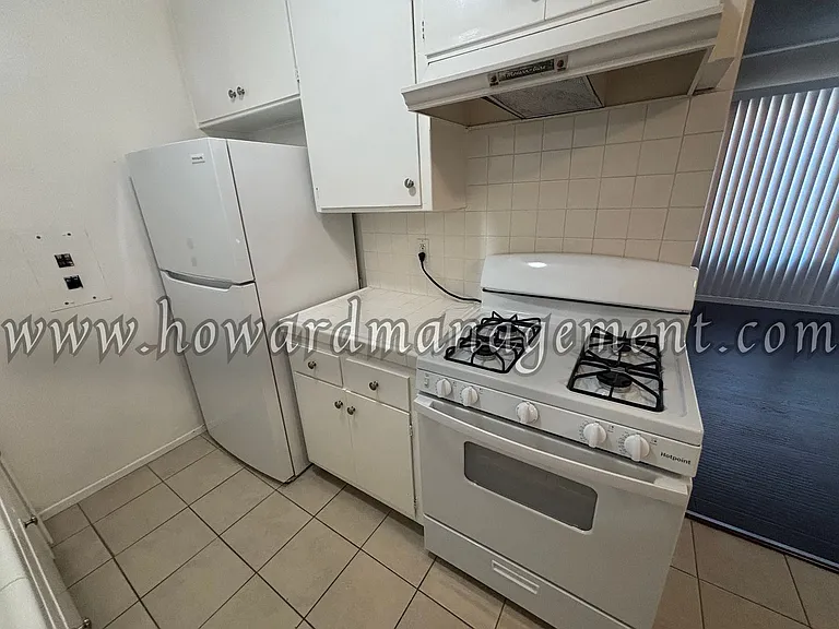1005 Hill St — Photo 8