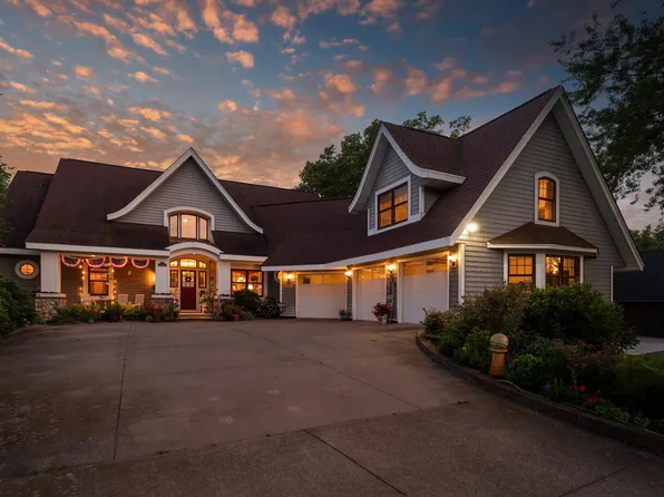 6851 N Shore Trl N, Forest Lake, MN 55025