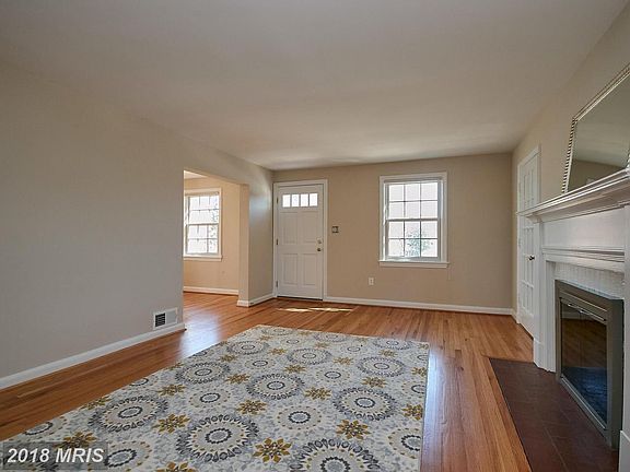 3rd image of 1806 Patrick Henry Dr