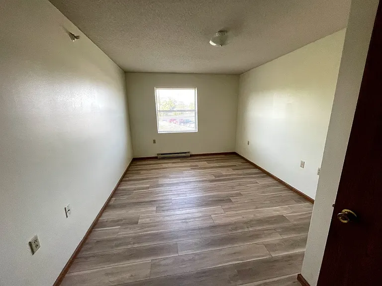 Kemper Manor Apartments — Photo 14