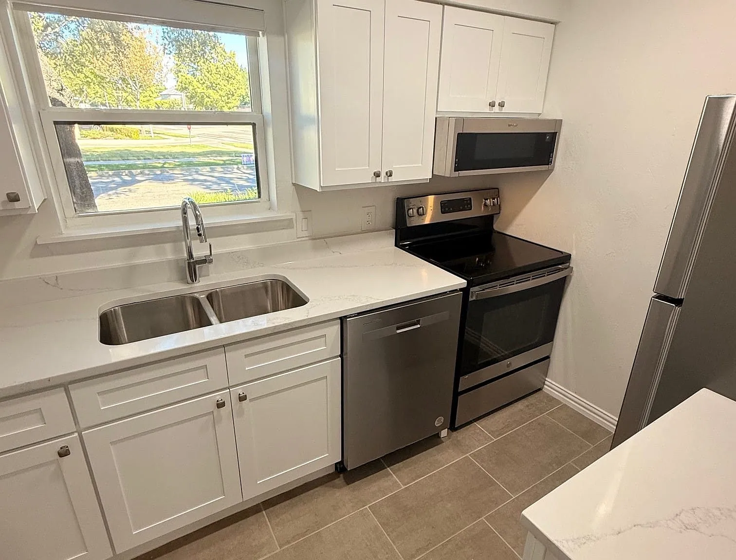 2 bed, 1.0 bath, 766 sqft, $1,745 — Photo 2