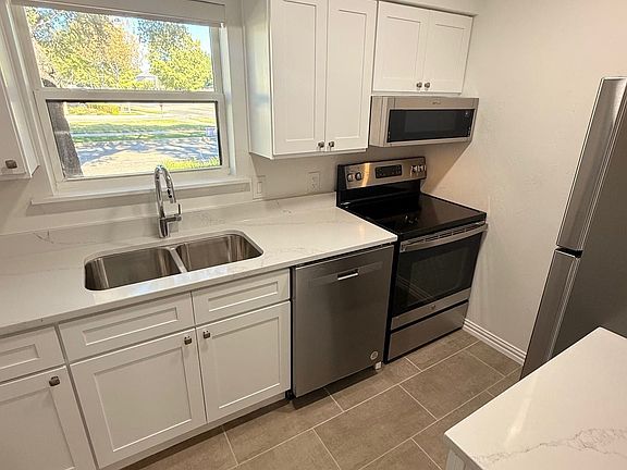 2nd image of 3933 Inwood Rd APT 1023