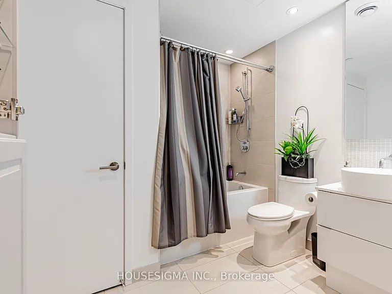 185 Roehampton Ave #1201 — Photo 14
