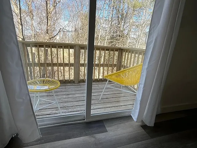 Studio, 725 sqft, $1,375 — Photo 3
