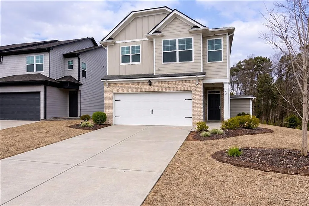 4 bed, 2.5 bath, 2005 sqft, $2,600 — Photo 1