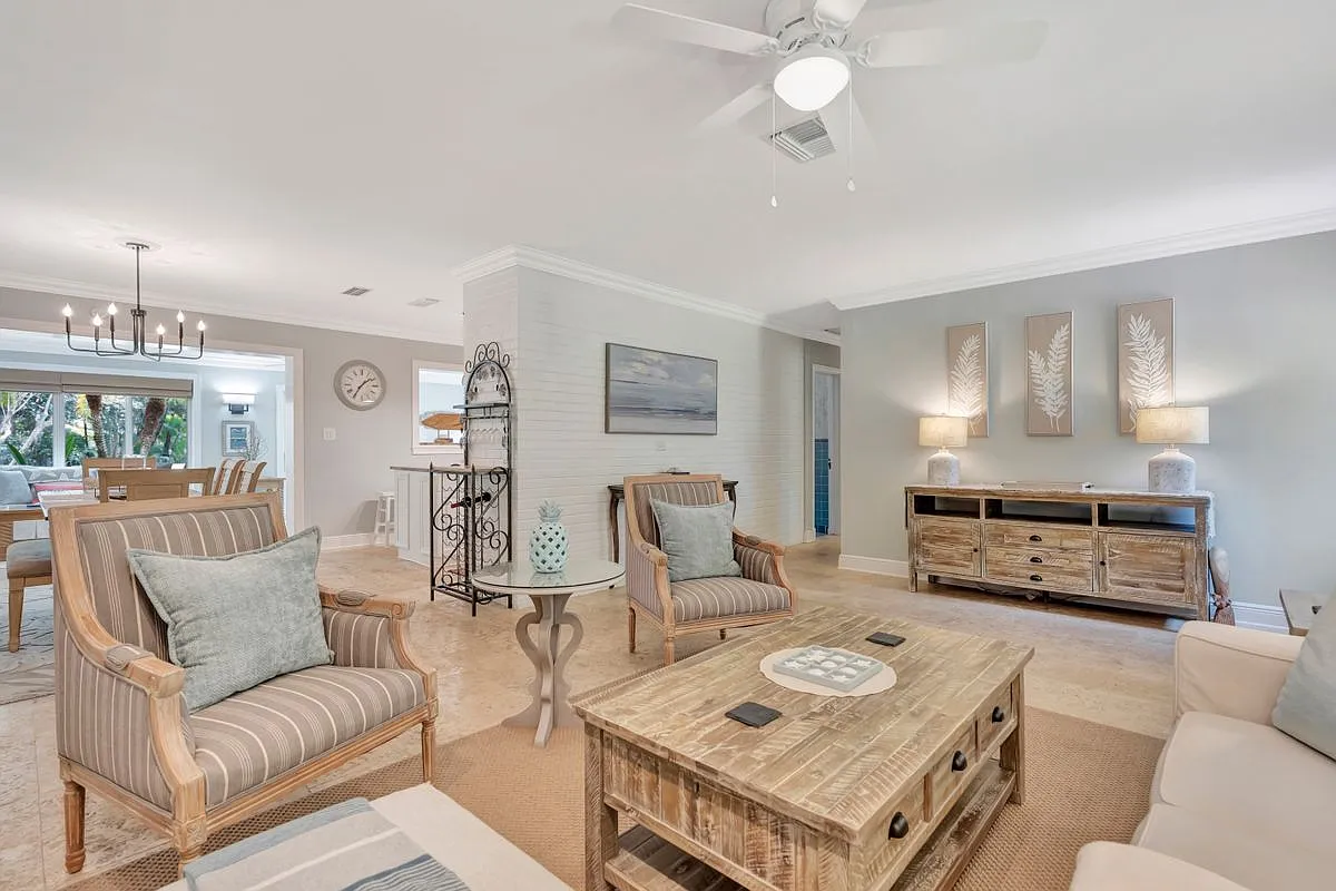 3 bed, 2.0 bath, 2100 sqft, $10,000 — Photo 3