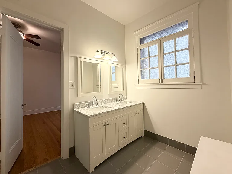 415 W Surf St #1A — Photo 12