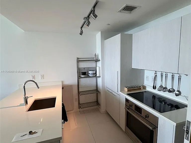 501 NE 31st St #3005 — Photo 3