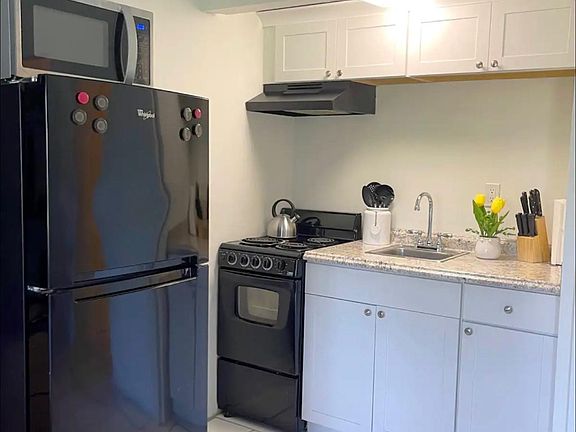 3rd image of 235 Seaview Ct APT A3