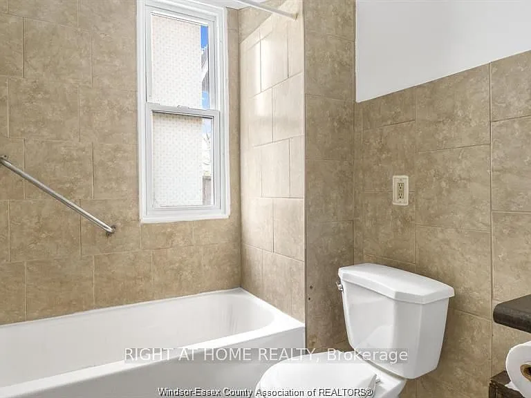 762 Aylmer Ave E — Photo 11