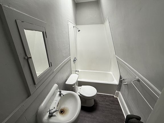 3rd image of 160 Orange St #17860642