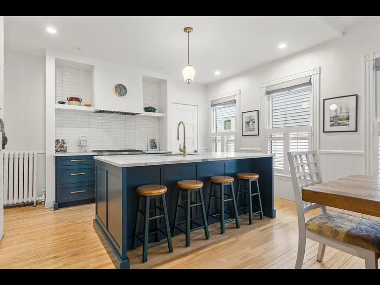 261 Vaughan St — Photo 14