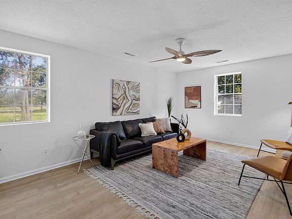 2nd image of 389 Maggie Rd