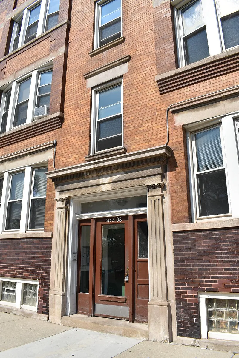 Building Photo - 1606 W Nelson St #1