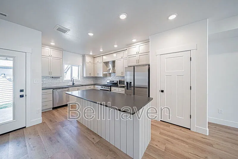 3 bed, 2.5 bath, 1910 sqft, $1,850 — Photo 2