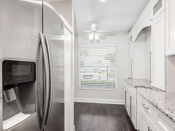 5th image of 1130 Boxwood Dr APT 102