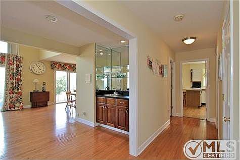 5th image of 1551 Oxford Ct