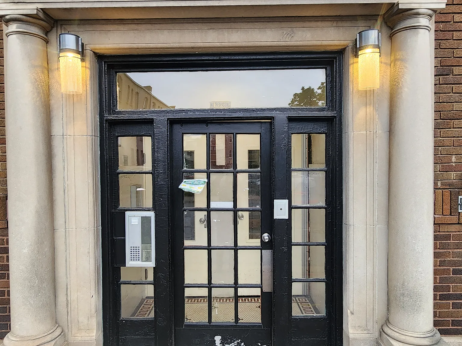 Steven Square Apartments — Photo 1