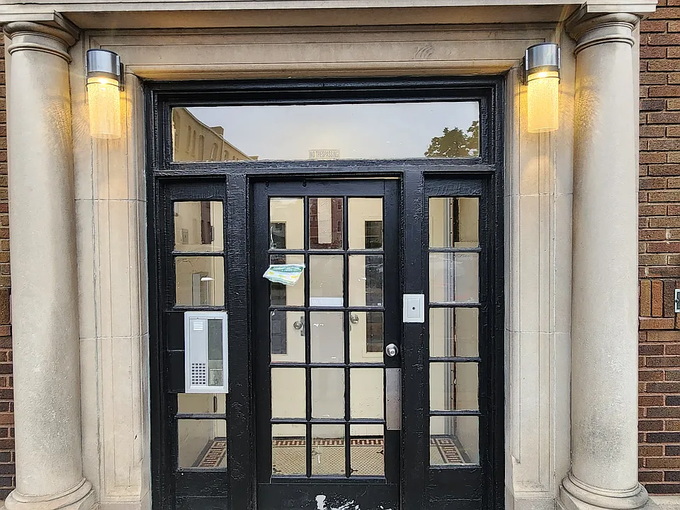 Steven Square Apartments