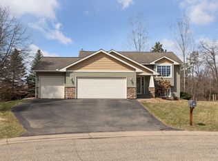 925 Crown Ct N, Hudson, WI 54016
