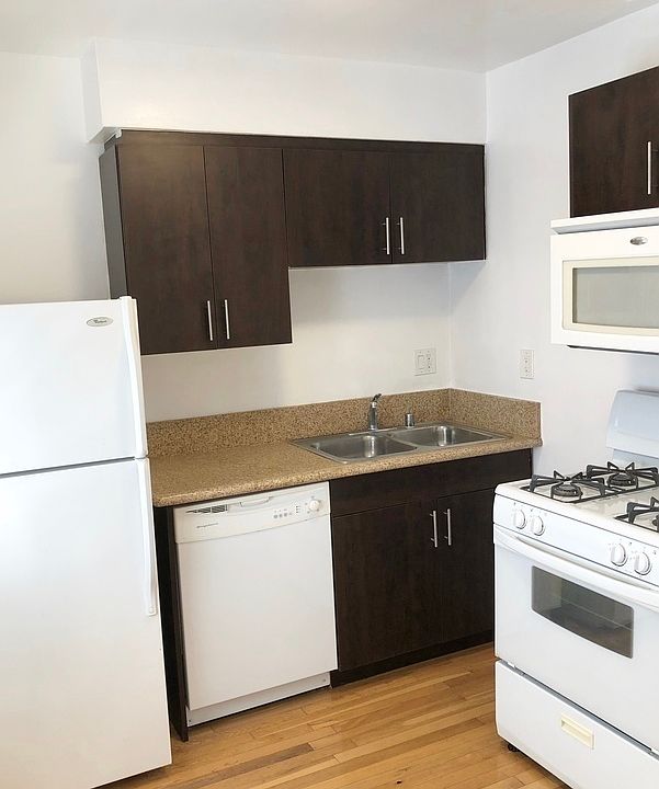 1st image of 2555 S Sepulveda Blvd #1A