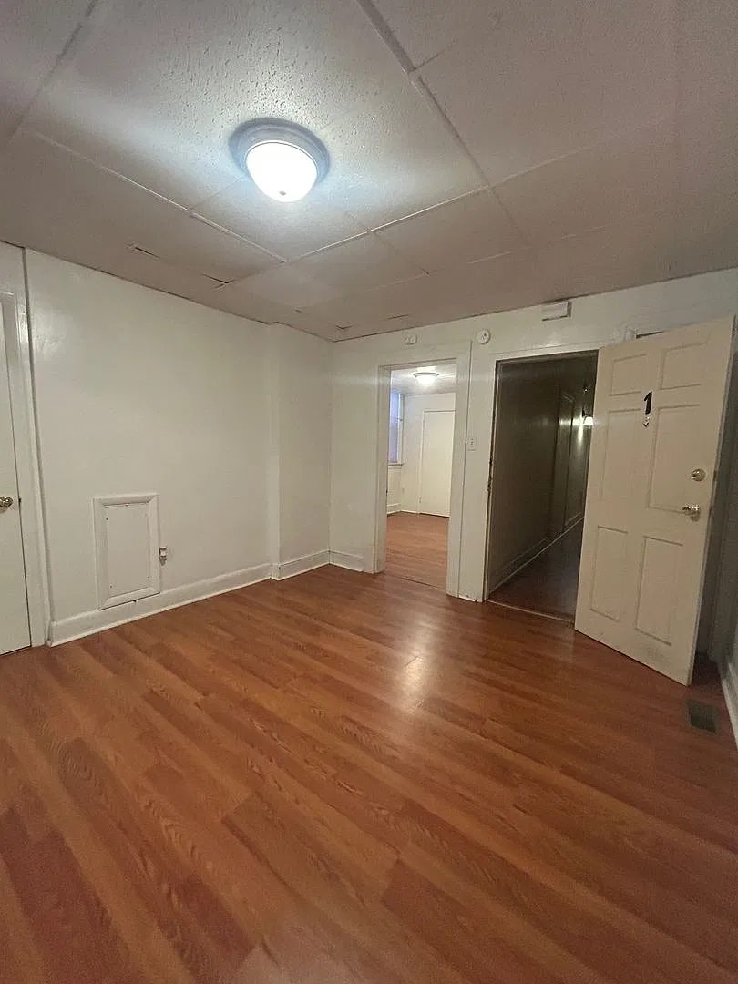 727 Linden Ave — Photo 2