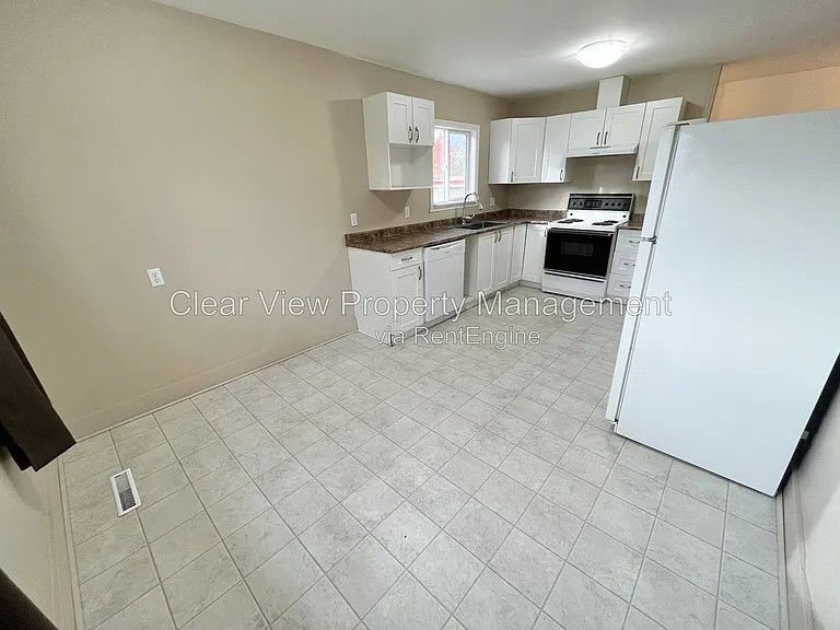 2210 Mayor Magrath Dr S — Photo 8