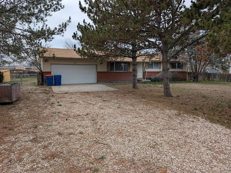 7523 S Cowen St — Photo 1