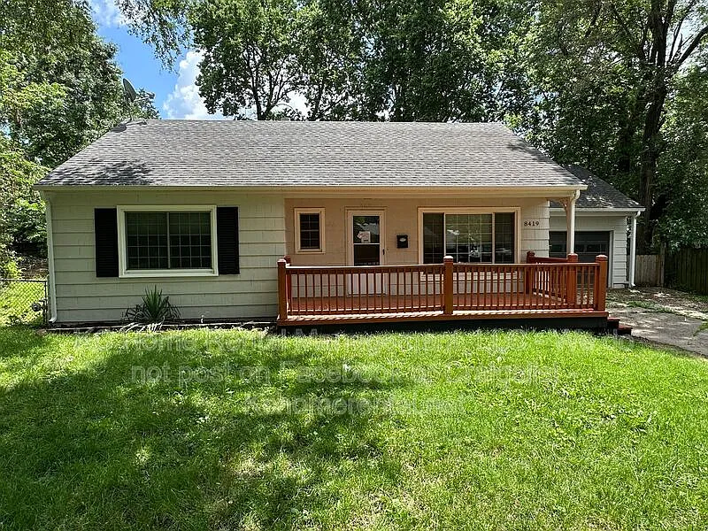 3 bed, 1.0 bath, 1200 sqft, $1,595 — Photo 1