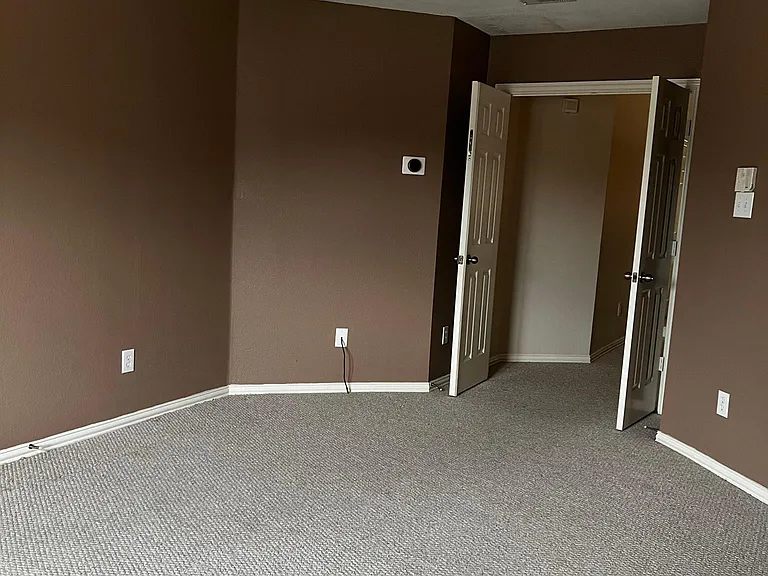 10215 Waterbury Dr — Photo 35