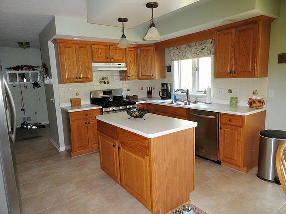 3rd image of 339 Meadowlark Ln