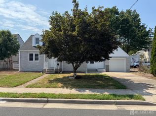 16 S 3rd Ave, Manville, NJ 08835