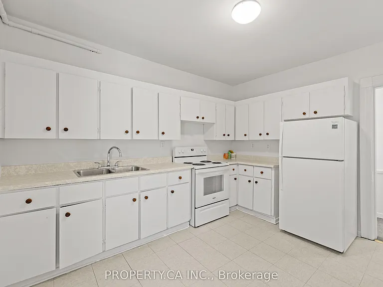 120 Stephenson Ave #UPPER — Photo 8