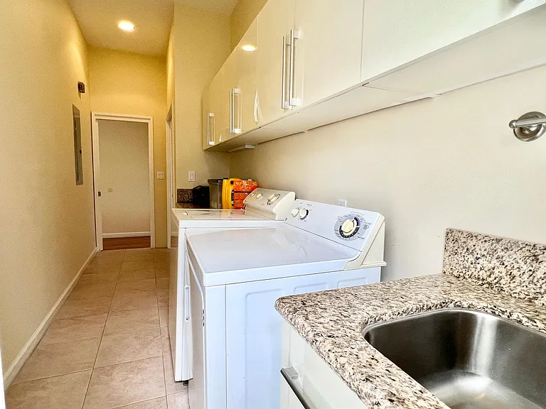 684 Iana St — Photo 26