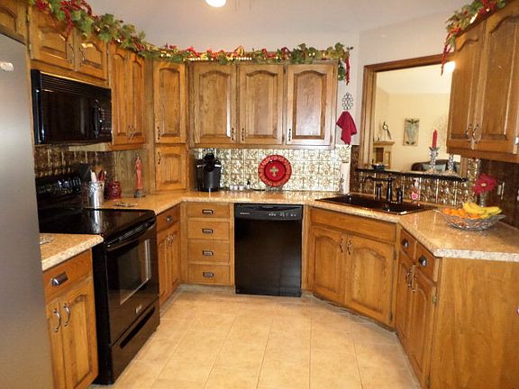 3rd image of 4600 Aspen Dr