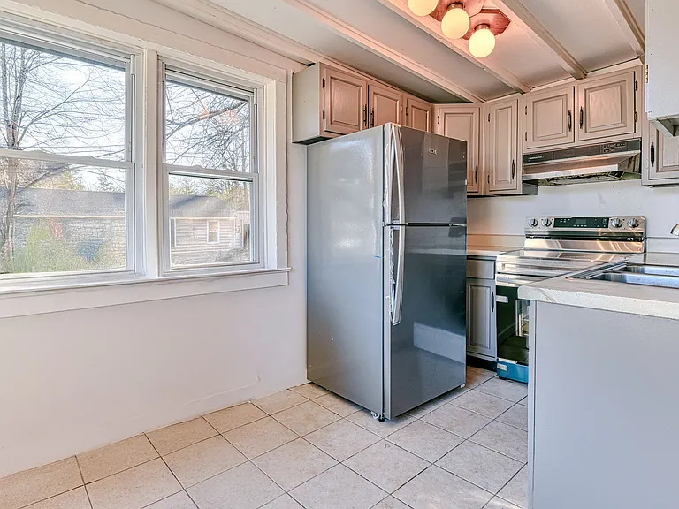 19 Innis Ave — Photo 10