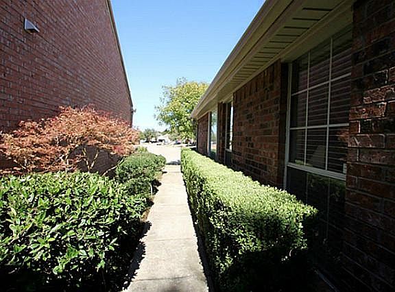 2nd image of 920 Highgate Dr