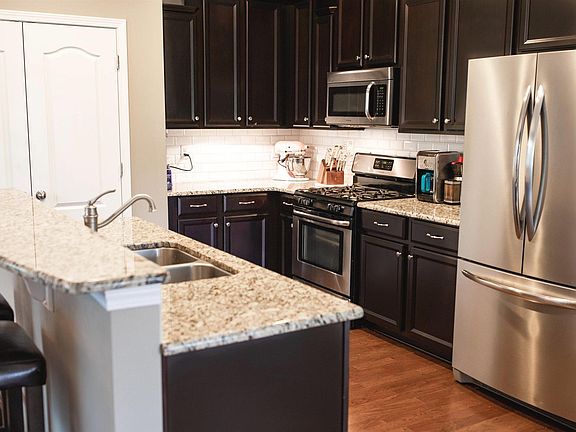 3rd image of 7051 Woodsbay Ln