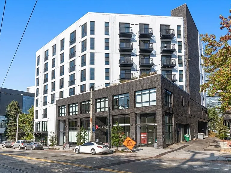 Pivot Apartments — Photo 3