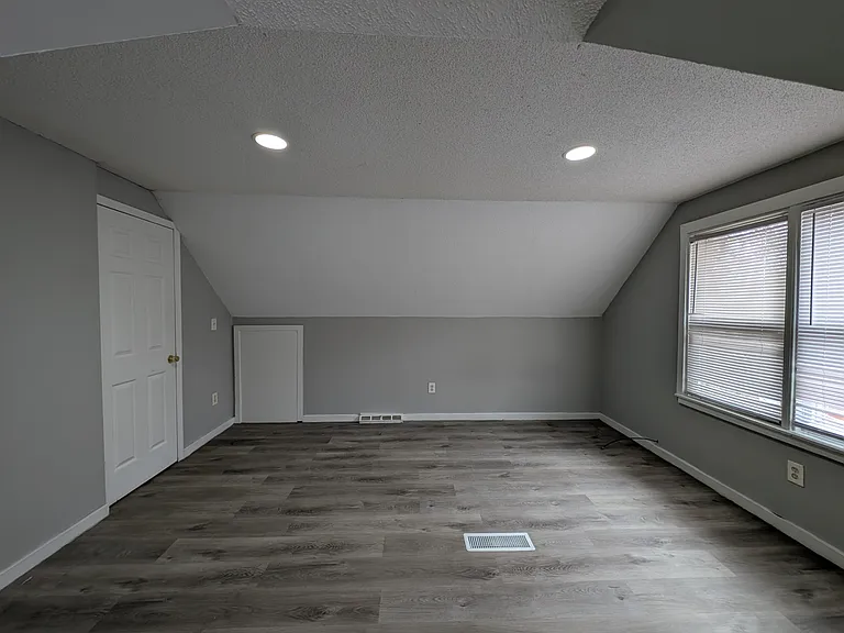 12084 Vaughan St — Photo 12