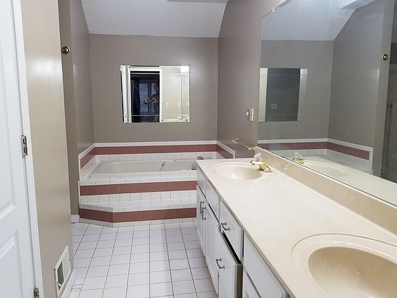 2nd image of 3270 Amberwood Dr