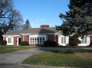 1018 S 5th Ave W, Newton, IA 50208