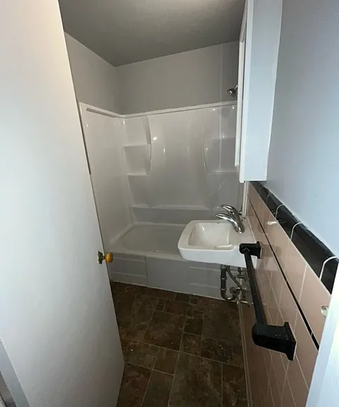 435 NE Oak St #4-1-2 — Photo 10