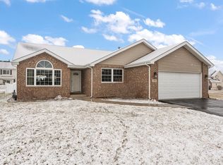 391 Hunters Dr, Beecher, IL 60401