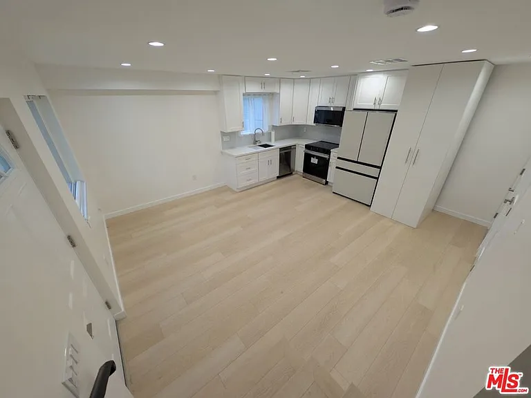 10623 Stanwin Ave — Photo 5